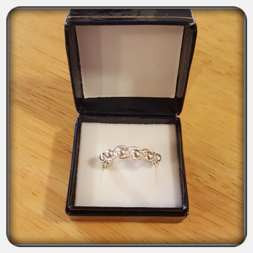 Nwot Woman's Sterling Silver Beaded Ring Size 9
